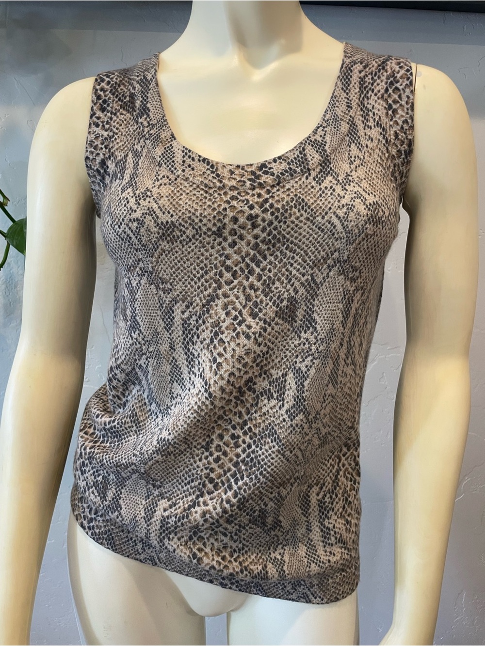 Sleeveless Doncaster 100% cashmere Snake-Print “shell” Tank Top S